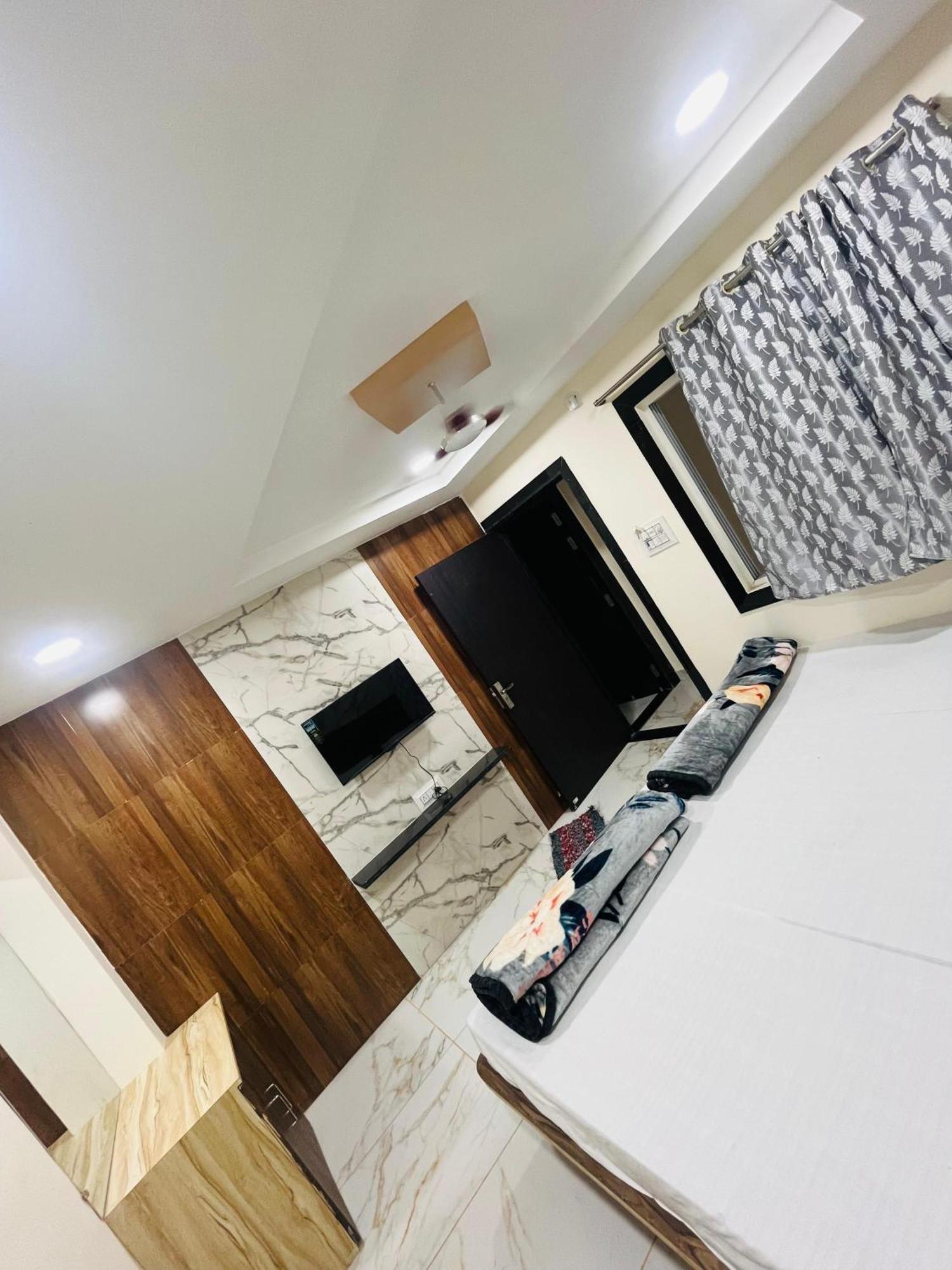 אויאיין Hotel Sk Tower מראה חיצוני תמונה
