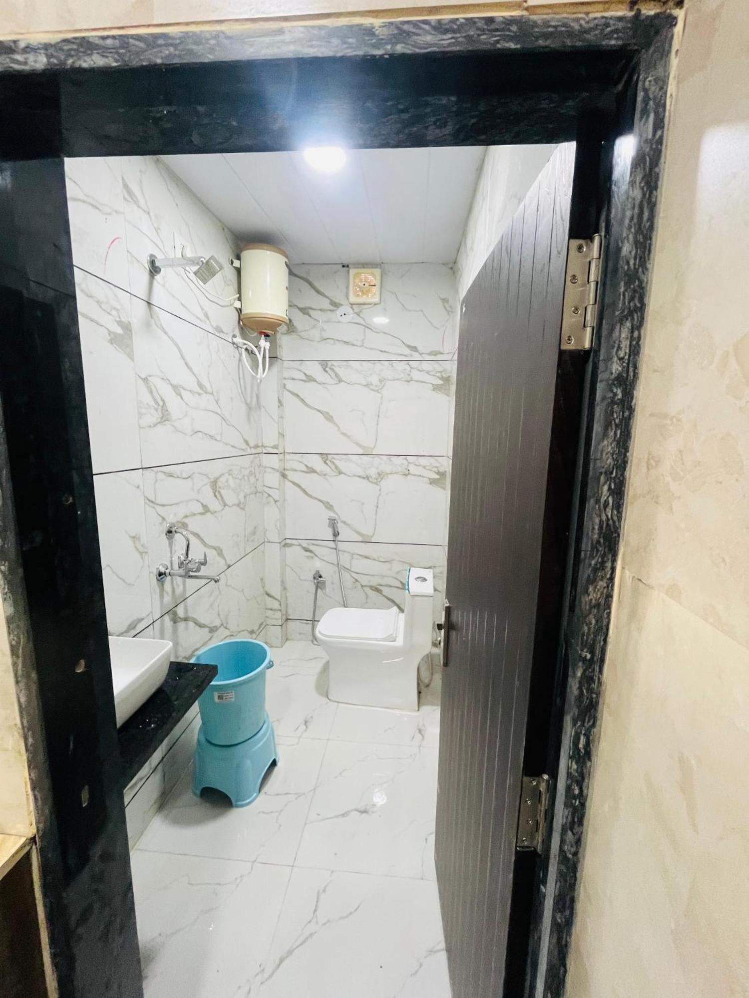 אויאיין Hotel Sk Tower מראה חיצוני תמונה
